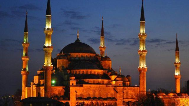 Bu gece Kadir Gecesi mi? Kadir Gecesi ne zaman ve saat kaça kadar sürer?