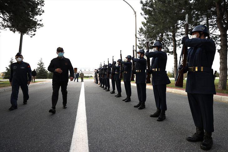 Bakan Akar, Muharip Hava Kuvveti Komutanlığının bulunduğu Eskişehir'e geldi G2