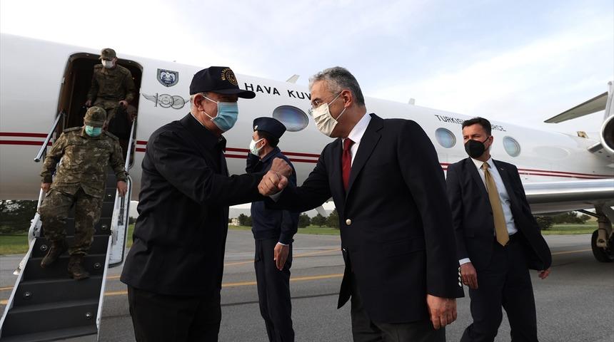 Bakan Akar'dan hava operasyonlarının yönetildiği komutanlığa ziyaret