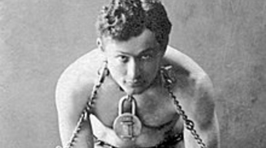 Kurtulamayacağı zincir olmadığını kanıtlayan efsane illüzyonist: Harry Houdini