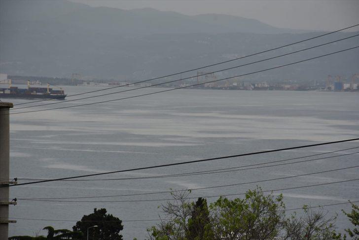 İzmit Körfezi'nde görülen deniz salyası etkisini sürdürüyor G2