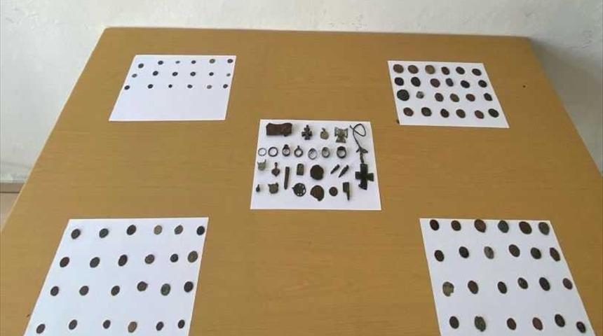 Karab&uuml;k'te tarihi eser niteliğinde 90 sikke ve 25 obje ele ge&ccedil;irildi