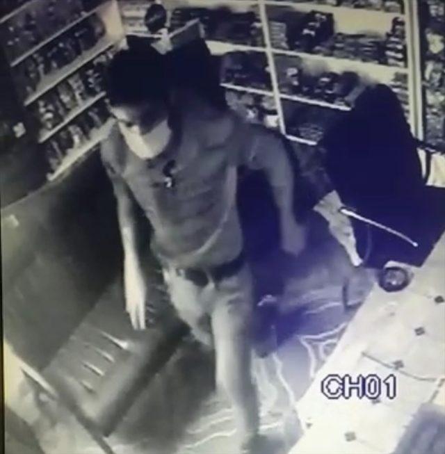 Mersin'de havalandırma boşluğundan girdiği markette hırsızlık yapan zanlı güvenlik kamerasınca görüntülendi