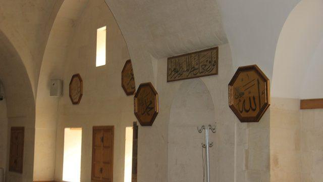 Kilis’in tarihi camileri orijinal hat yazılarıyla bezendi