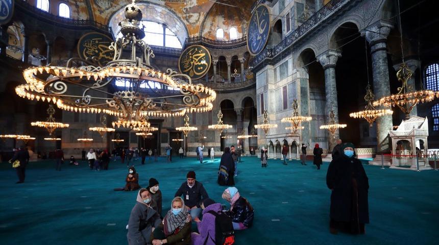 Covid: Reuters'a g&ouml;re T&uuml;rkiye turizm sezonuna k&ouml;t&uuml; girdi, sekt&ouml;r bu yıl da tehlikede