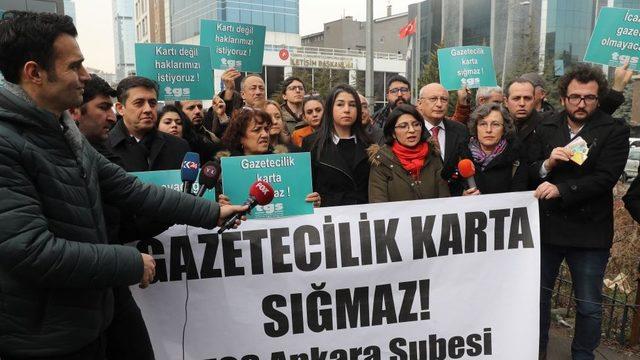 Gazeteciler, BirGün and Evrensel gazetesi çalışanlarının basın kartlarının iptal edilmesinin ardından Ocak 2020'de Ankara'da eylem yapmıştı.