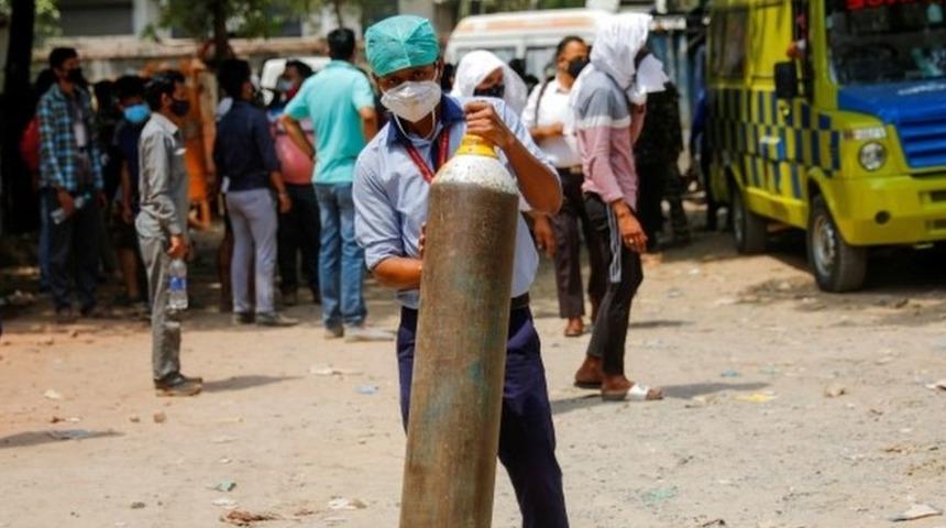 Hindistan: Başkentte yerel y&ouml;netim orduyu Covid-19 krizinde yardıma &ccedil;ağırdı