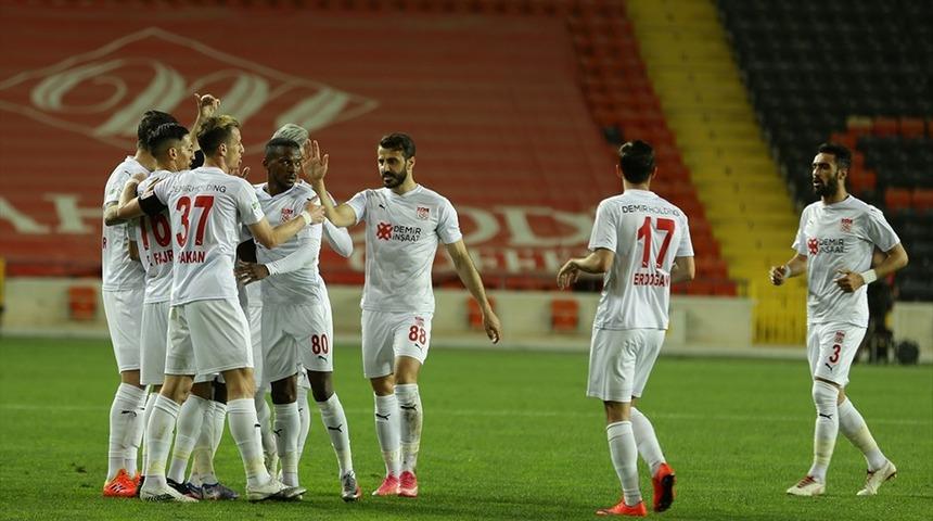 Sivasspor, Gaziantep'te tek golle kazandı
