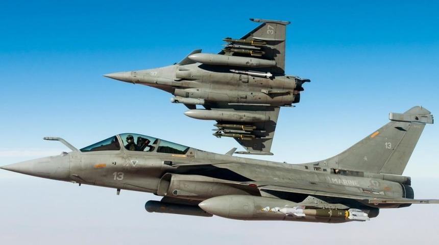 Mısır, Fransa'dan 30 Rafael savaş uçağı almak için anlaşma imzaladı