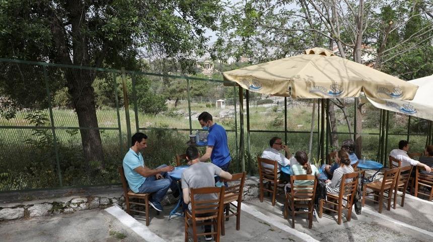 Yunanistan’da kafe ve restoranlar yeniden açıldı!