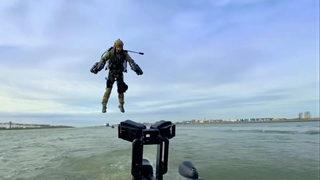 İngiltere'de Kraliyet Donanması 'sırt roketi'ni test etti