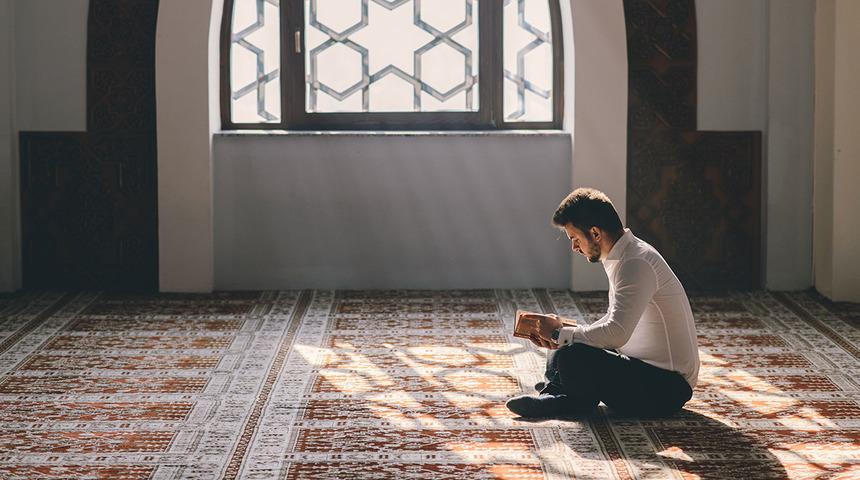 Peygamberimiz Kadir Gecesi'nde nasıl ibadet ederdi? Hz. Muhammed'in Kadir Gecesi'nde okuduğu dualar...