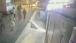 Ortalığı savaş alanına çevirdiler! Sırtından bıçaklayıp aşağı fırlattılar