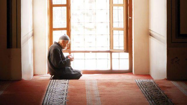 Pandemi sürecinde evde itikaf olur mu? Kadınlar itikafa girebilir mi? İşte okunacak dualar ve yapılacak ibadetler
