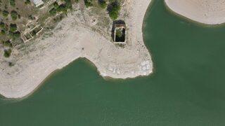 Sular çekildi! Miyadin Kilisesi ilk defa tamamen gün yüzüne çıktı