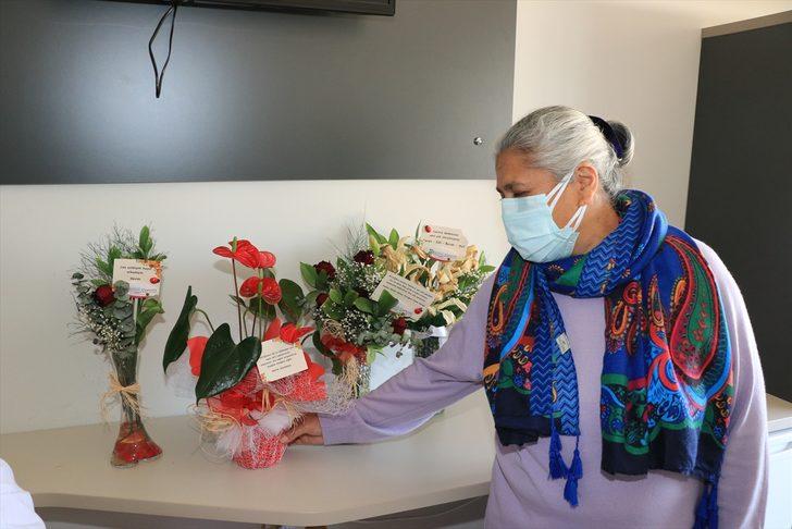 Yoğun bakımda dahi evlilik yıl dönümünü unutmayan Kovid-19 hastası hem sağlığına hem eşine kavuştu G3