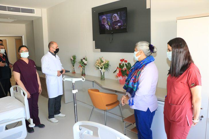 Yoğun bakımda dahi evlilik yıl dönümünü unutmayan Kovid-19 hastası hem sağlığına hem eşine kavuştu G4