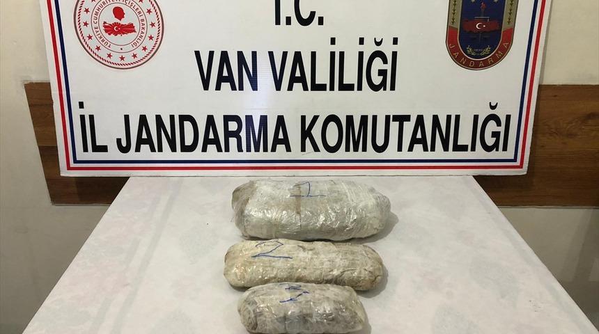 Van'da araziye terk edilmiş 5 kilo 195 gram esrar bulundu