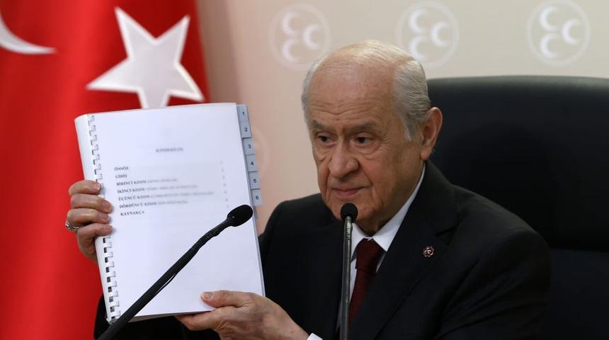Bah&ccedil;eli, MHP'nin anayasa &ouml;nerisini a&ccedil;ıkladı: 'AYM, Y&uuml;ksek Mahkeme stat&uuml;s&uuml;nden &ccedil;ıkarılsın; Cumhurbaşkanı Yardımcıları da se&ccedil;ilsin'
