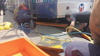 Fatih'te feci kaza! Tramvayın altında kaldı