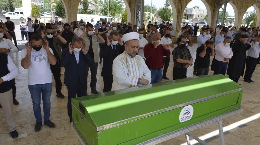 3 yıl önce 'öldü' söylentisi yayılan muhtar, yardım kolisi götürürken hayatını kaybetti