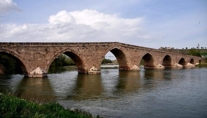 Muhtarın başvurusundan sonra Şahruh Köprüsü’ne UNESCO destekli koruma geldi