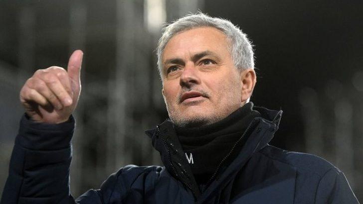 Mourinho: Roma, Jose Mourinho'yla 3 yıllık sözleşme imzaladı