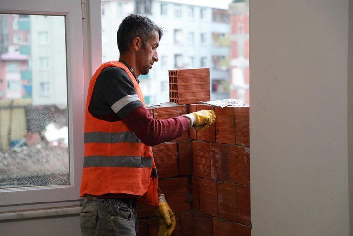 Rize'de, yol genişleme çalışması için bir binanın yıkım işlemleri sırasında yan apartmanın duvarı zarar gördü G3