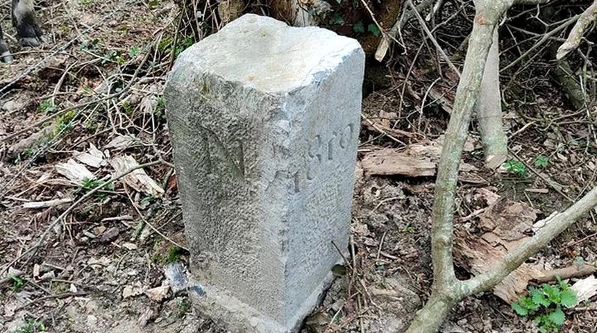 Bel&ccedil;ikalı &ccedil;ift&ccedil;i farkında olmadan Fransa sınırını 'yeniden &ccedil;izdi'