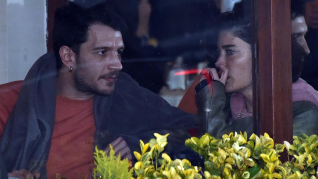 Uraz Kaygılaroğlu ile Berrak T&uuml;z&uuml;nata&ccedil; neden ayrıldı? S&uuml;rpriz aşk bitti!
