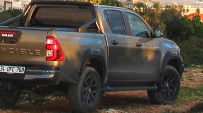 Arazide kim daha başarılı? SUV vs Pick-up