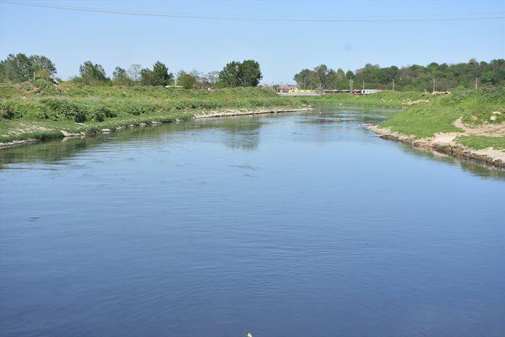 Siyah akan Çorlu Deresi, kötü koku yayıyor G2