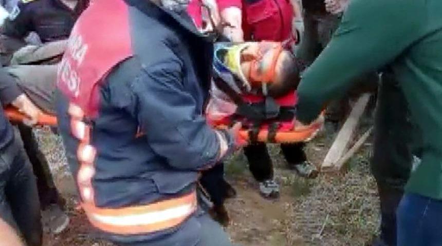 Ankara'da kazdığı &ccedil;ukura d&uuml;şen kişi, 2,5 saatte kurtarıldı