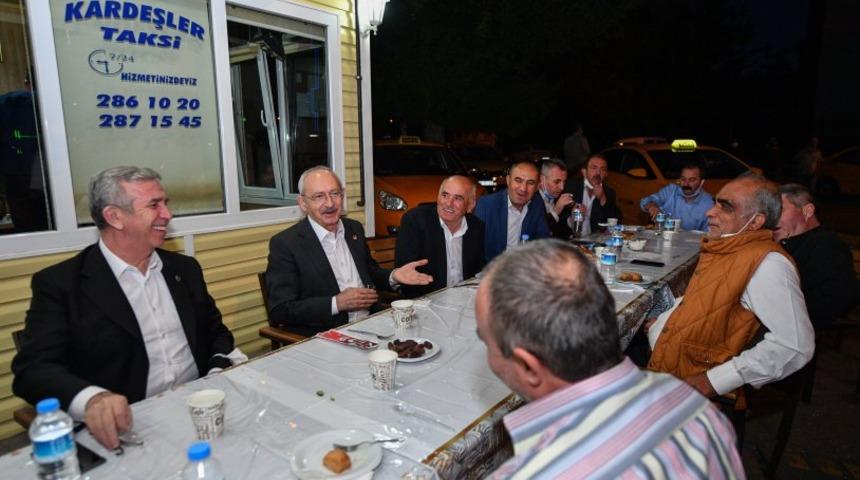 Kılıçdaroğlu ve Mansur Yavaş, taksi durağı esnafı ile iftar yaptı