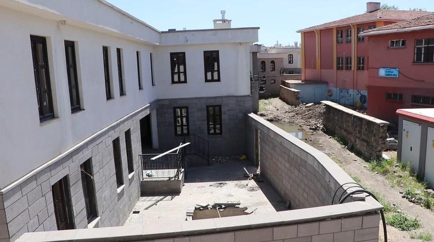 Diyarbakır Sur'da yeni konutlar sahiplerine teslim edildi: Hak sahipleri neden tepkili?