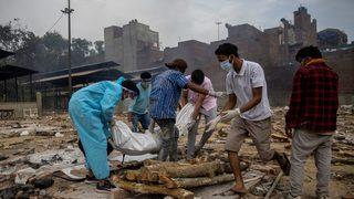 Hindistan felaketi yaşıyor! Solunacak oksijen yok