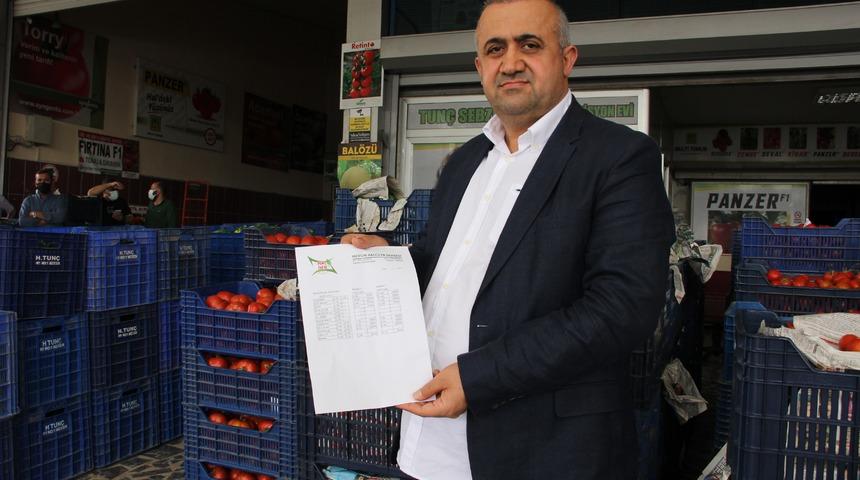 Sadece marketleri çalışınca, halde 30 kuruş olan salatalık markette 5,95 lira oldu!
