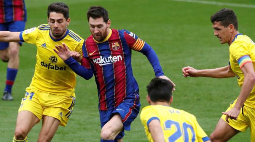 Barcelona şampiyonluk yarışında havlu attı