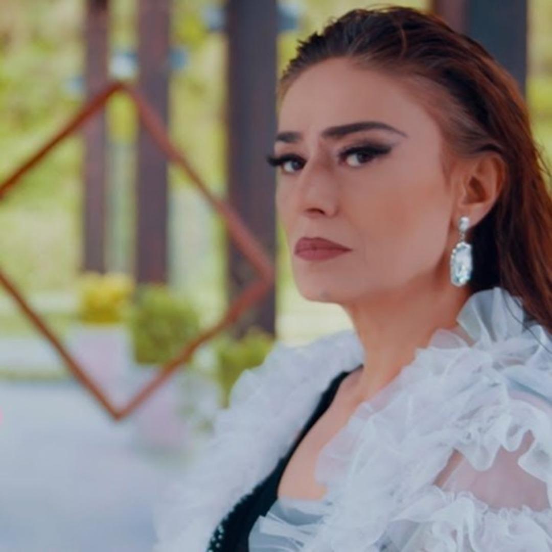 Tarkan'dan sonra G&uuml;lşen de kabul etmedi! Yıldız Tilbe'nin başlattığı 'challenge' akımı olay oldu