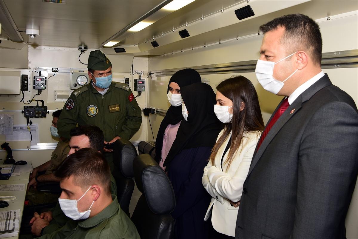 Gaziantepli Ayşeg&uuml;l'&uuml;n İHA ve SİHA'ları yakından g&ouml;rme hayali ger&ccedil;ek oldu