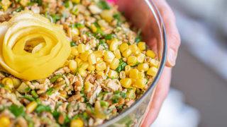 Hem hafif hem lezzetli bir salata: Yeşillikli Tavuk Salatası