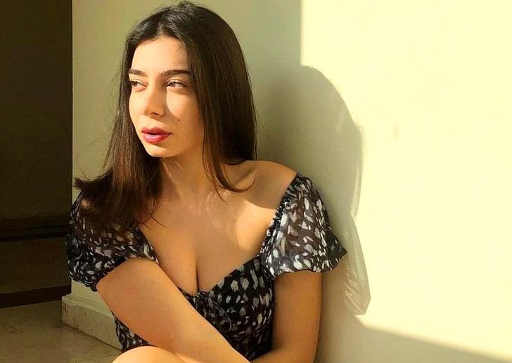 Alemin Kralı dizisindeki Oben’in teknedeki bikinili pozu sosyal medyayı salladı! G3