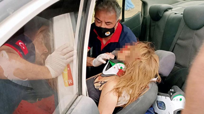 Otomobil ağaca çarptı: Sürücü hafif, eşi ağır yaralı