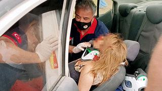 Otomobil ağaca çarptı: Sürücü hafif, eşi ağır yaralı