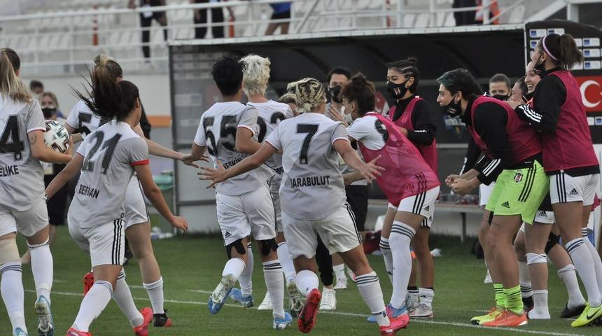 Beşiktaş Kadın Futbol Takımı şampiyon oldu!