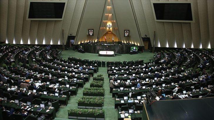 İran'da Meclis kararı olmaksızın Cumhurbaşkanı adaylığı için gerekli şartlar değiştirildi