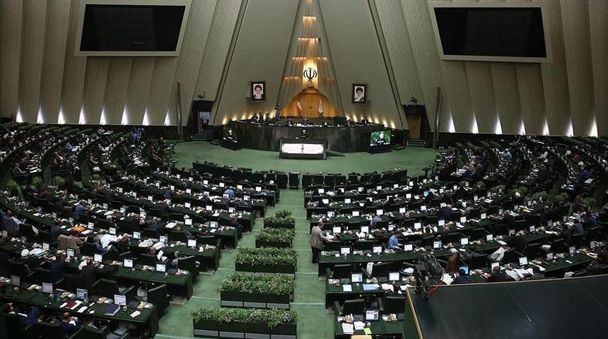 İran'da Meclis kararı olmaksızın Cumhurbaşkanı adaylığı için gerekli şartlar değiştirildi