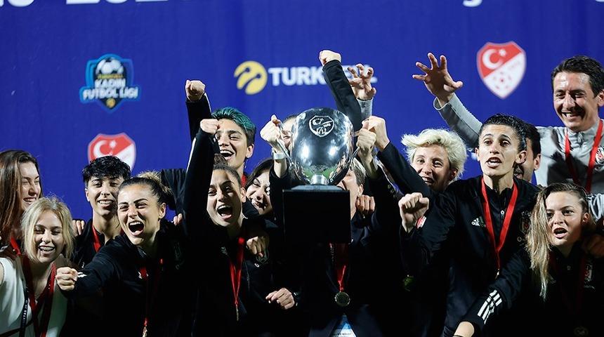 Cumhurbaşkanı Erdoğan'dan Beşiktaş Vodafone'a kutlama