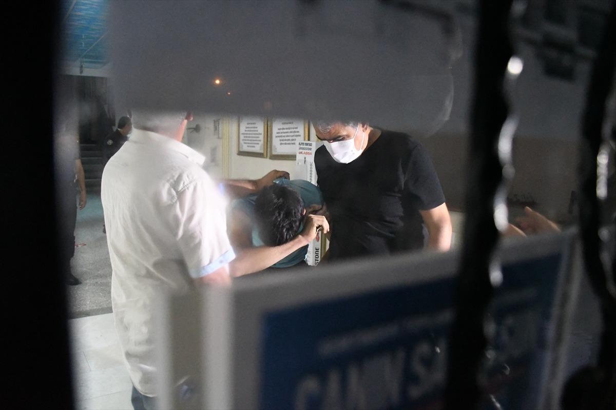 Adana'da bir okula giren 3 hırsız m&uuml;d&uuml;r&uuml;n dikkati sayesinde su&ccedil;&uuml;st&uuml; yakalandı