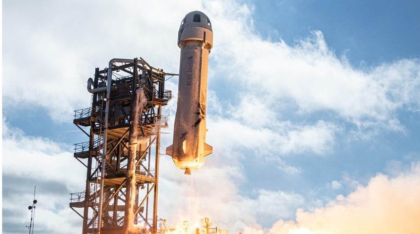 SpaceX'in Starship'i ilk defa patlamadan indi, Blue Origin ilk uzay u&ccedil;uşu i&ccedil;in a&ccedil;ık artırma başlattı